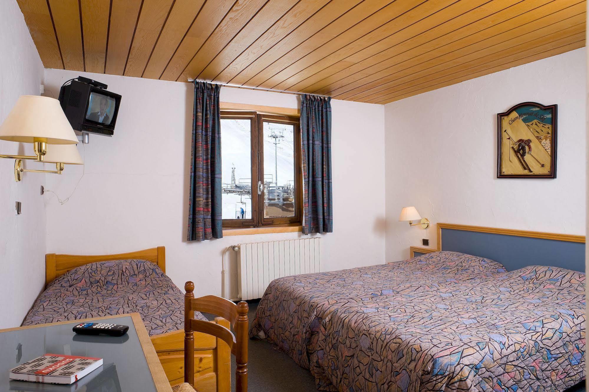 Madame Vacances Hotel Le Christina Alpe d'Huez Екстериор снимка