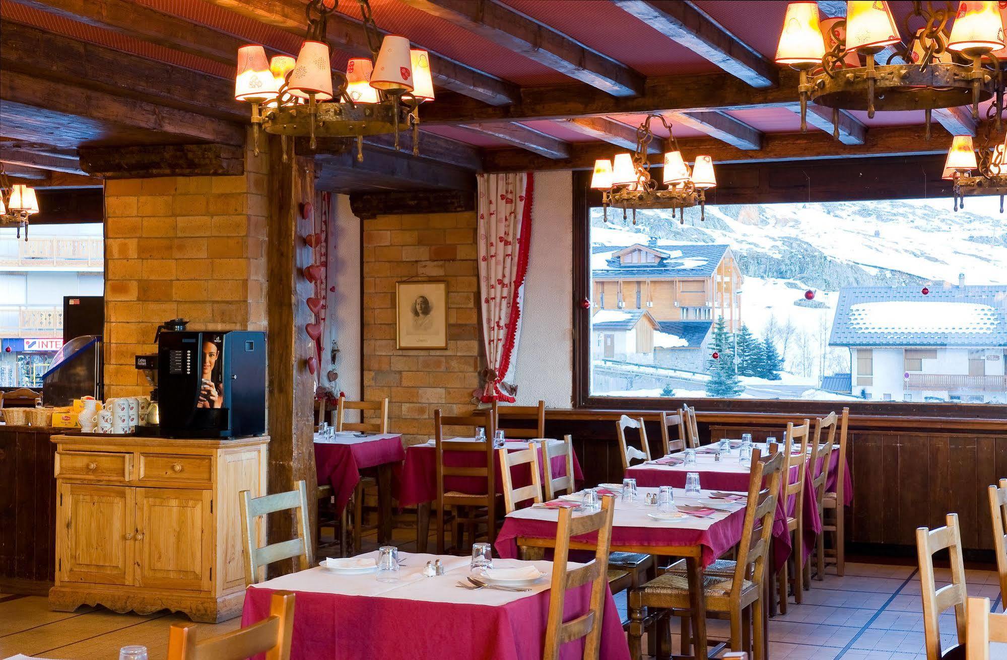 Madame Vacances Hotel Le Christina Alpe d'Huez Екстериор снимка